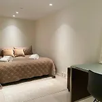 Modern Apartment In Quiet Neighborhood